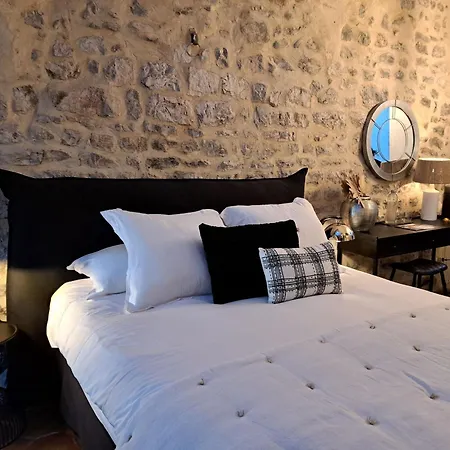 Le Patio De Sophie Отель Систерон
